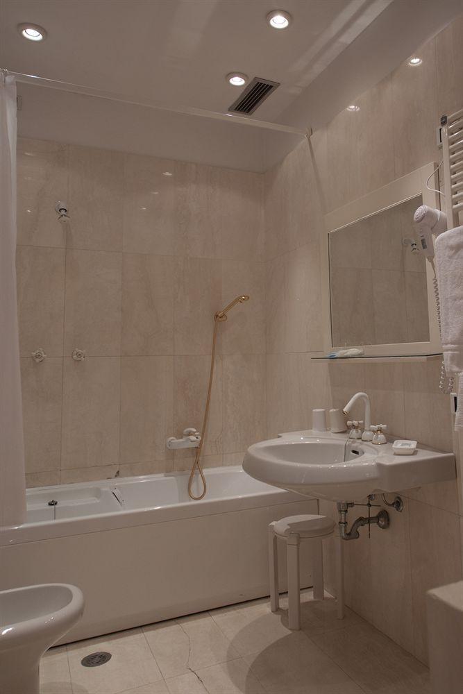 Hotel Moderno Chianciano Terme Buitenkant foto